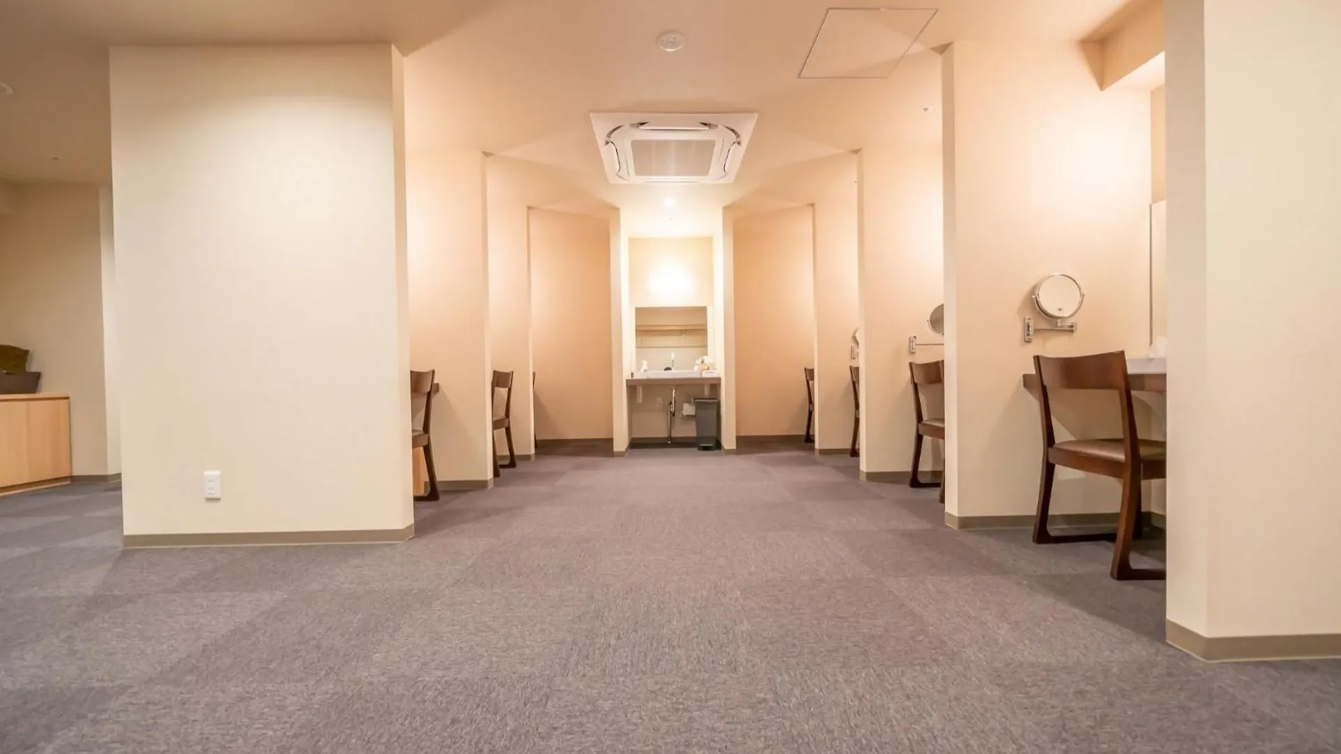 Shinsaibashi Arty Inn - Vacation Stay 75118V Осака