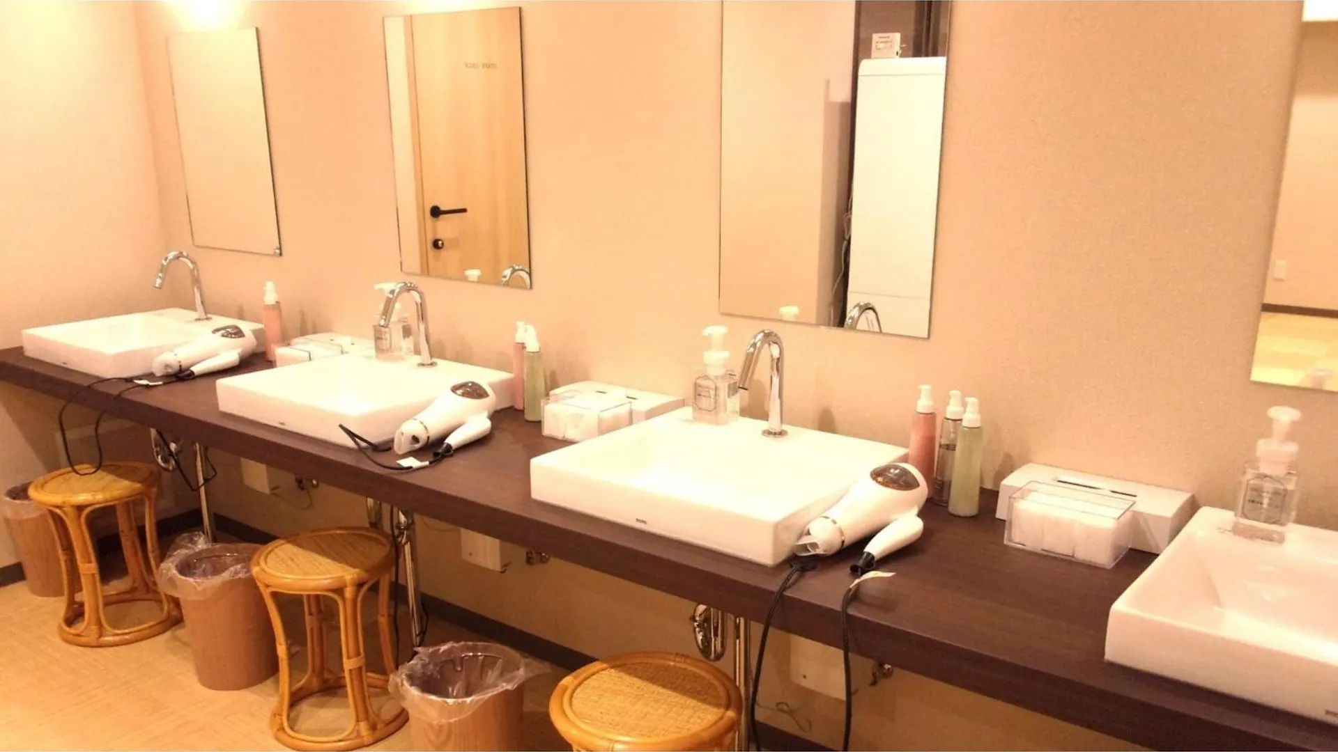 Shinsaibashi Arty Inn - Vacation Stay 75118V Осака 0*,